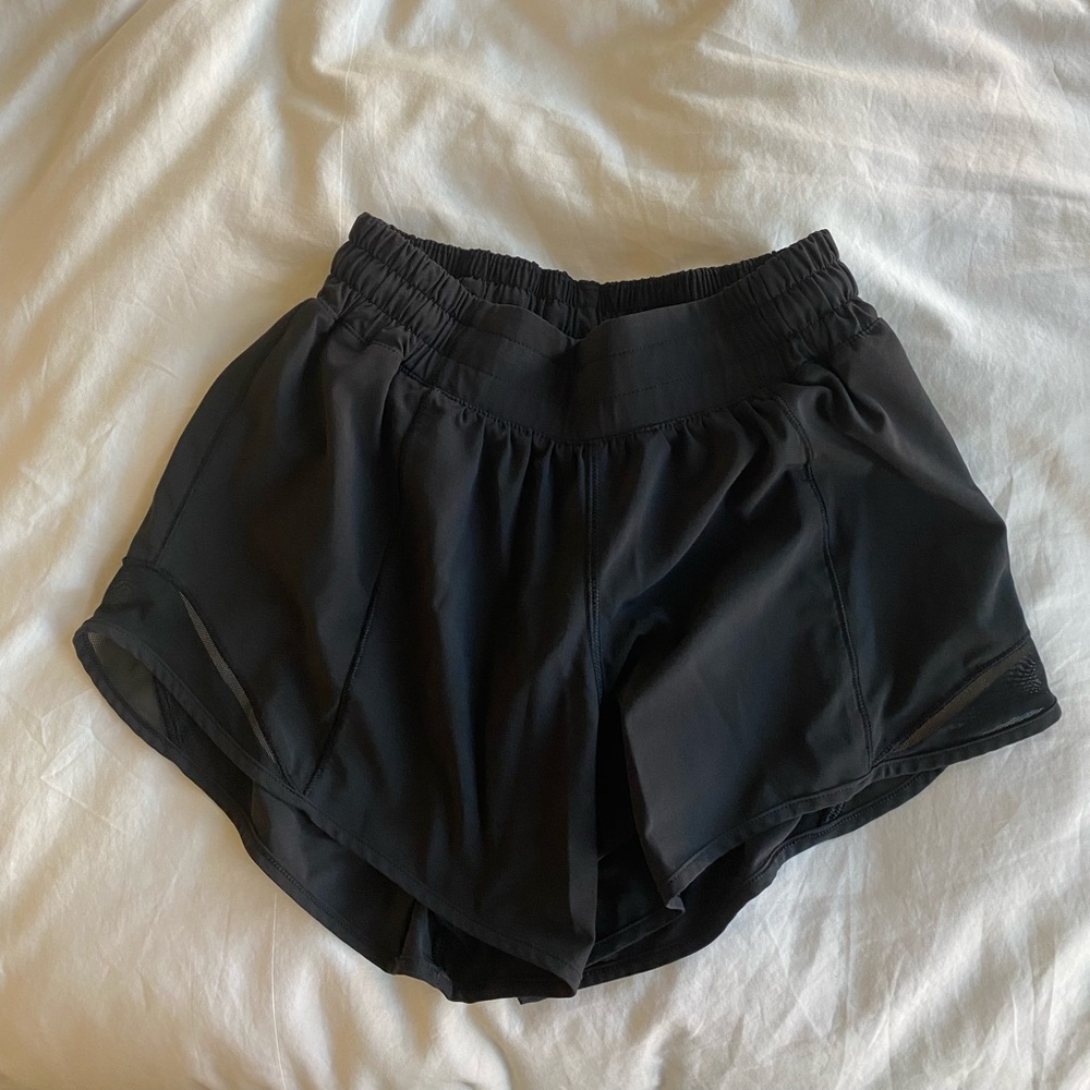 Like new - Hotty hot 4in shorts